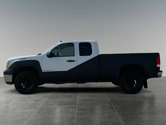 2009 GMC Sierra 2500HD - Photo 2