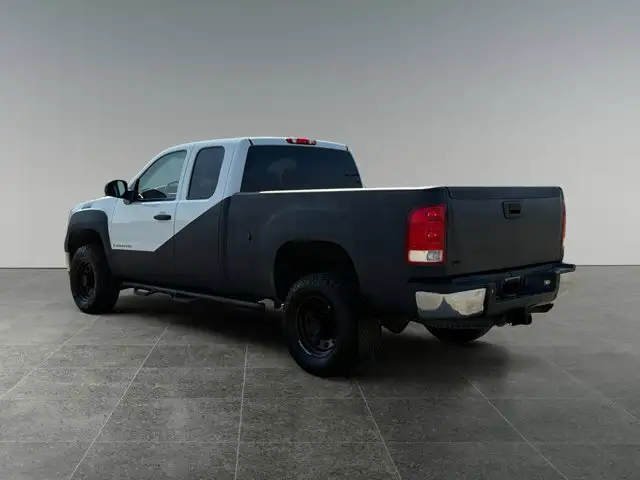 2009 GMC Sierra 2500HD - Photo 4