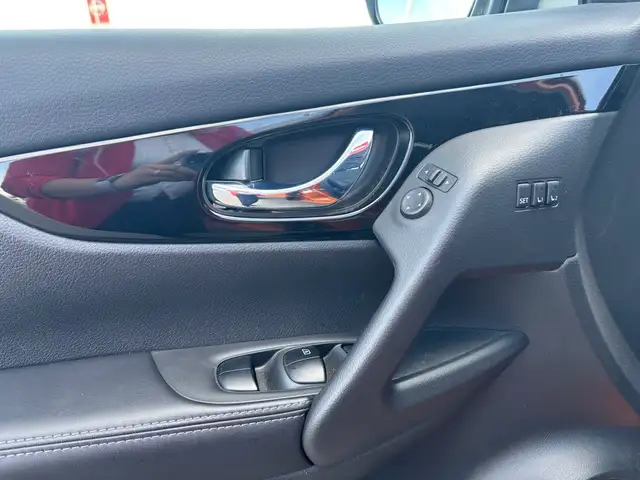 2023 Nissan Qashqai SL Premium AWD • 360 Camera • Leather - Photo 10