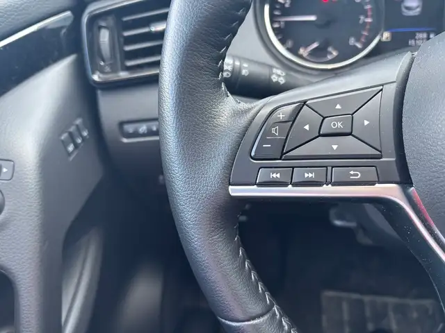 2023 Nissan Qashqai SL Premium AWD • 360 Camera • Leather - Photo 16