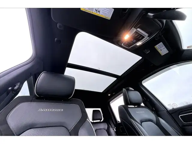 2023 Ram 1500 Laramie Sport | Vented Leather | Panoroof | 4X4 - Photo 17