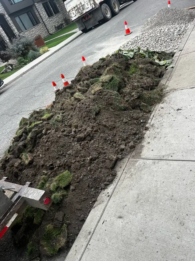 CALGARY’S CHEAPEST JUNK REMOVAL - Photo 4