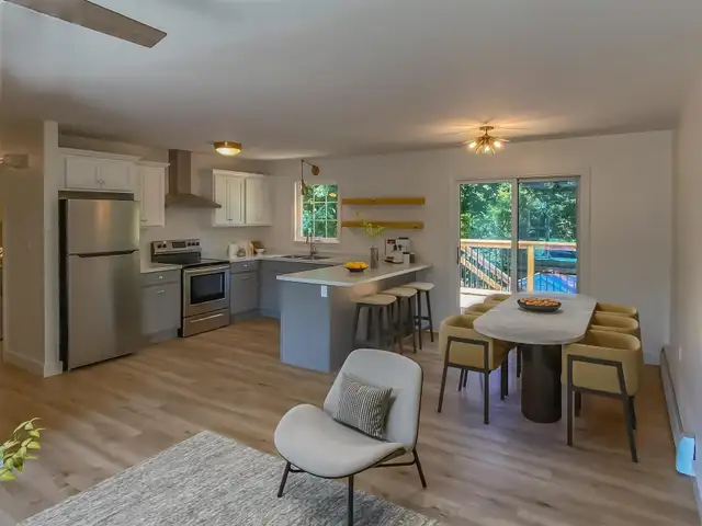 Beautiful 3 Bedroom, 1 Bath Upper Duplex in C'Town (near UPEI) - Photo 2