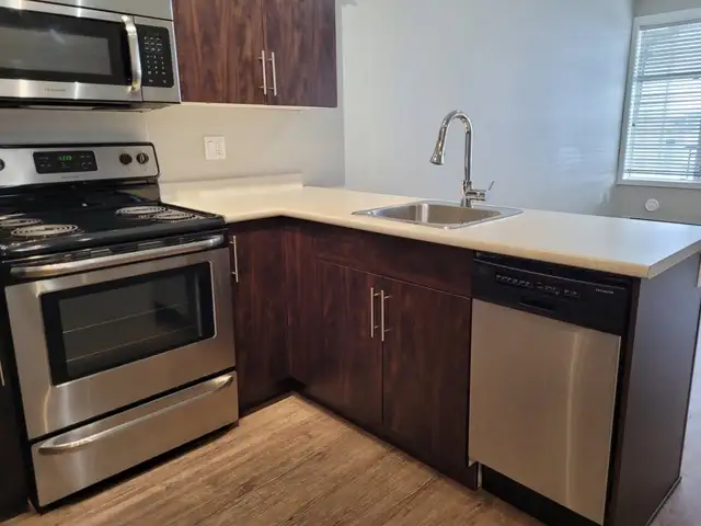 $1,395 / 1 Bedroom/ 1 Bathroom Plus Den Available - March 1st