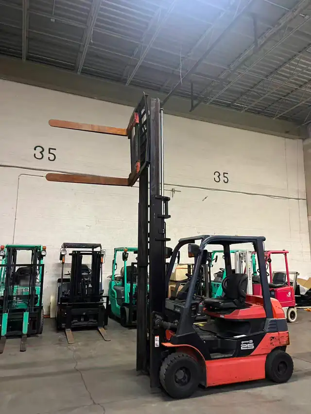 Toyota 360 degree Rotating fork 5500lbs 2 stage/reach 13 feet - Photo 6