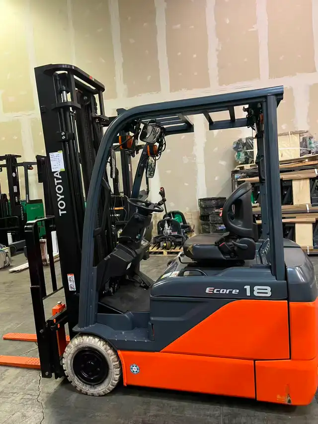 Toyota Forklift 3800lbs 2 stage Reach 3.6M/ 11.8 feet height - Photo 4