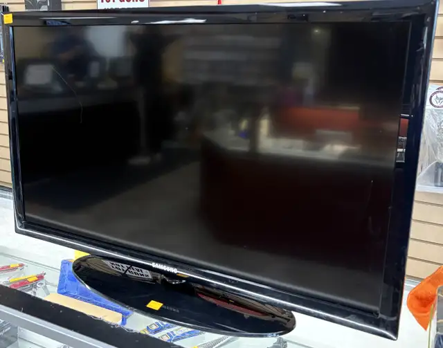 Samsung 32 Inch HD TV with Stand ( Model: UN32D4003BD )