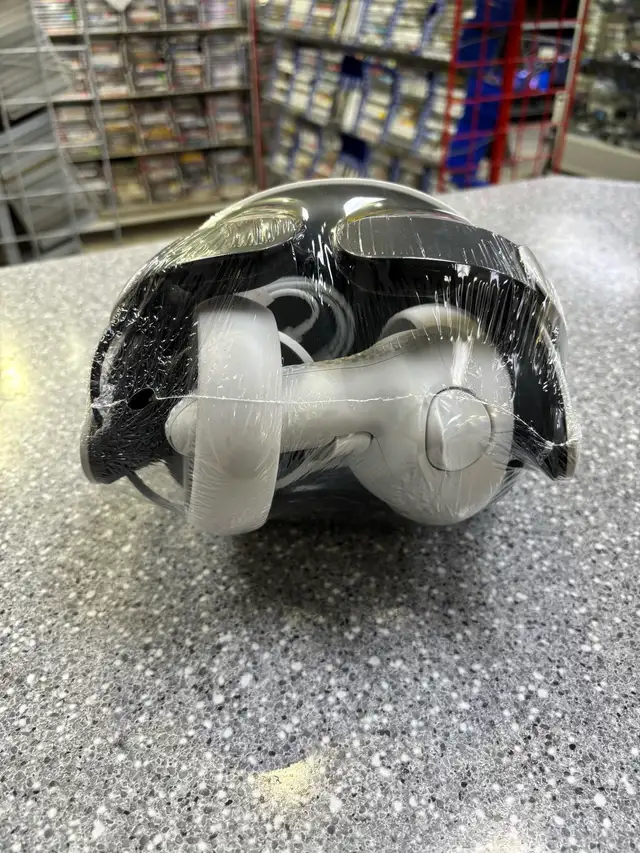 Oculus/Meta Quest 2 256GB VR Headset - Photo 2