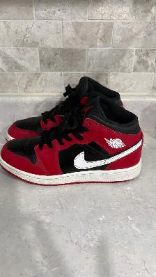Air Jordan size 5 boys, runny shoes