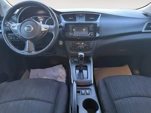 2018 Nissan Sentra Backup camera Heated seats Sunroof - Photo 9