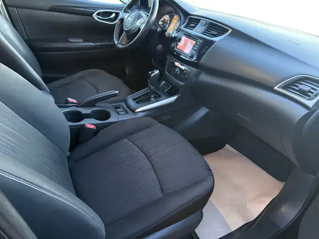 2018 Nissan Sentra Backup camera Heated seats Sunroof - Photo 14