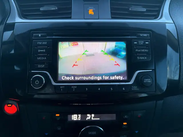 2018 Nissan Sentra Backup camera Heated seats Sunroof - Photo 20