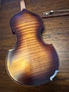 5 string electric violin 204-779-4090