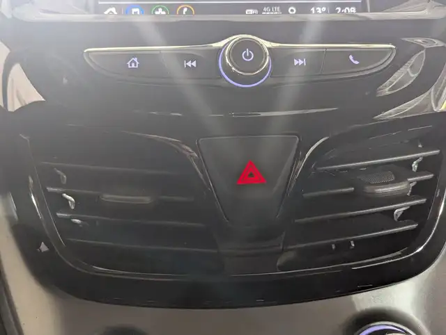 2021 Chevrolet Spark LT WITH APPLE CARPLAY/ANDROID AUTO! - Photo 9