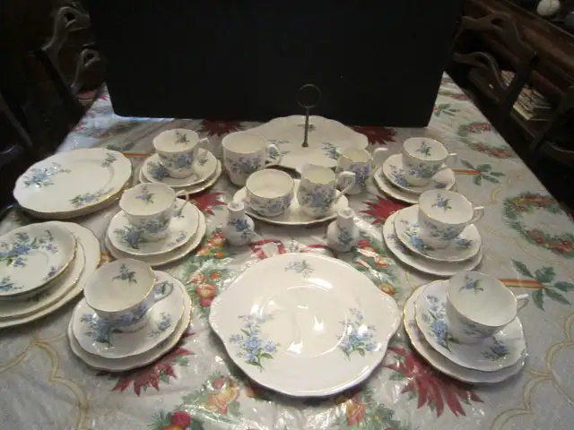 Royal Albert FORGET-ME-NOT fine bone china