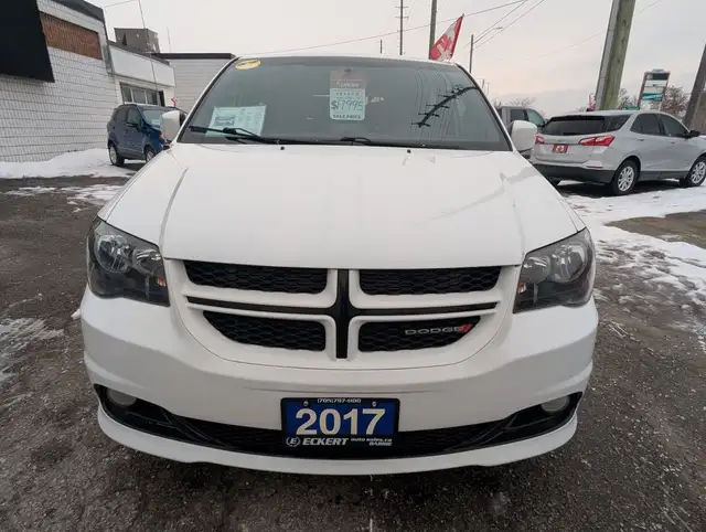 2017 Dodge Grand Caravan GT WITH POWER SLIDING DOORS & LIFTGATE! - Photo 3