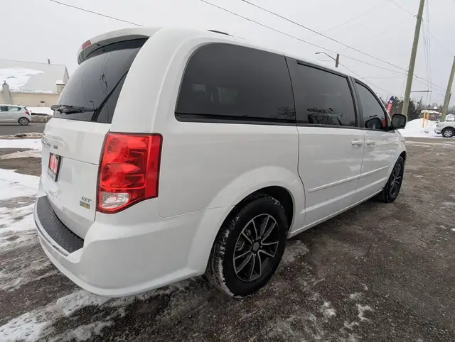 2017 Dodge Grand Caravan GT WITH POWER SLIDING DOORS & LIFTGATE! - Photo 5
