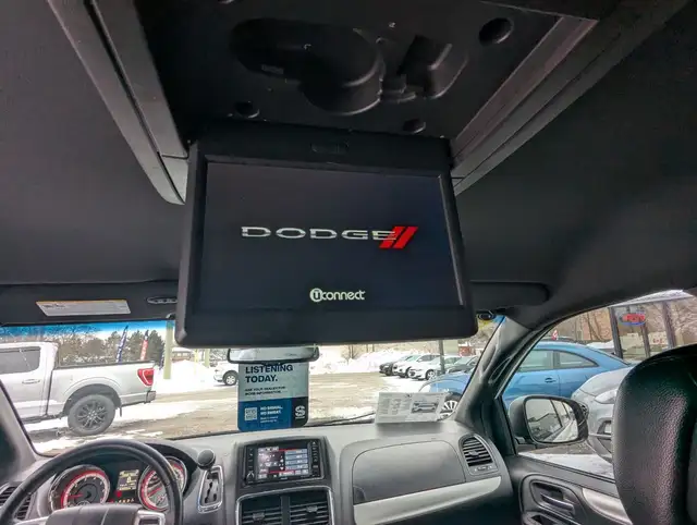 2017 Dodge Grand Caravan GT WITH POWER SLIDING DOORS & LIFTGATE! - Photo 12