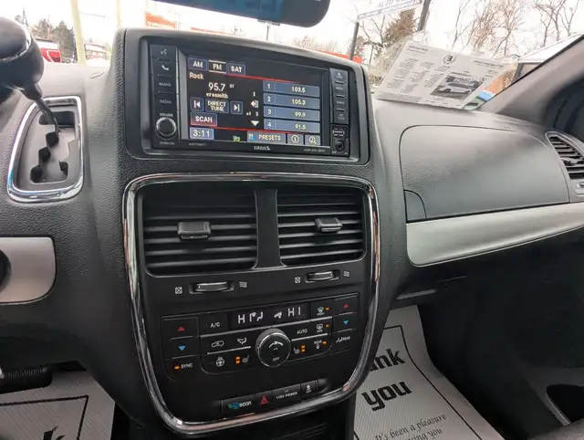 2017 Dodge Grand Caravan GT WITH POWER SLIDING DOORS & LIFTGATE! - Photo 14