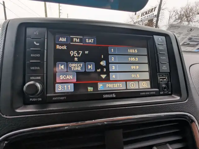 2017 Dodge Grand Caravan GT WITH POWER SLIDING DOORS & LIFTGATE! - Photo 15