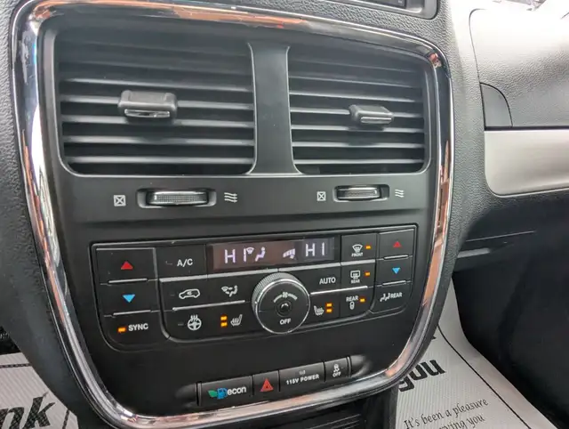 2017 Dodge Grand Caravan GT WITH POWER SLIDING DOORS & LIFTGATE! - Photo 17