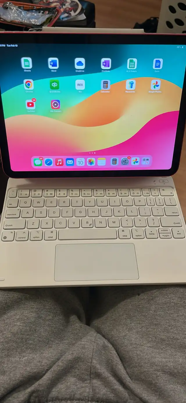 10th gen Apple iPad with Magic Keyboard - Photo 2