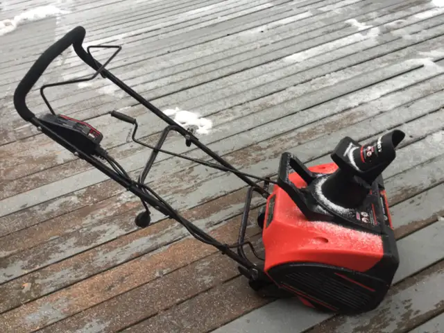 18 inch CORDED ELECTRIC SNOWBLOWER