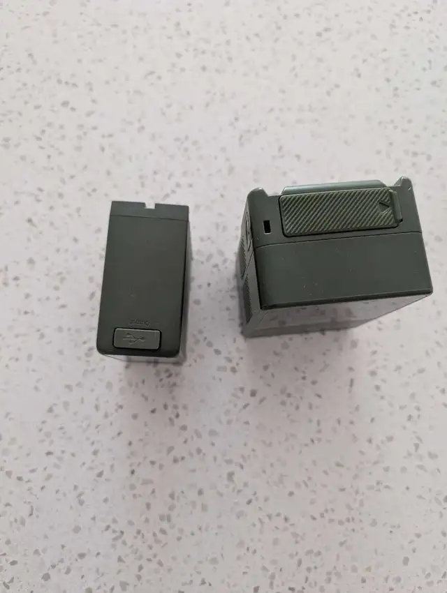 Selling CAMERA GEAR - BARLEY USED - Photo 2