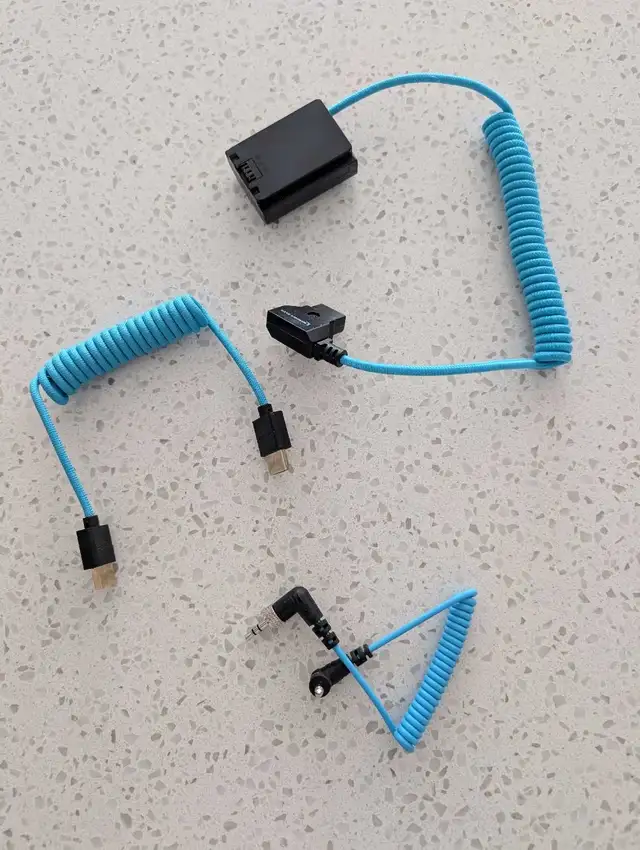 Selling CAMERA GEAR - BARLEY USED - Photo 3