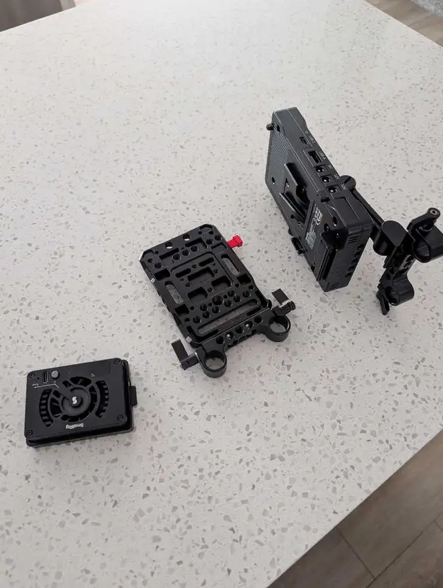 Selling CAMERA GEAR - BARLEY USED - Photo 5