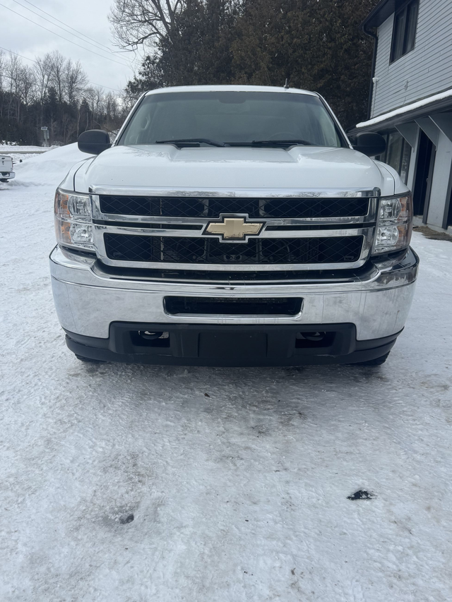 2011 Chevrolet Silverado 2500HD LT 8 FT BOX WITH CAP - 4x4 - CER