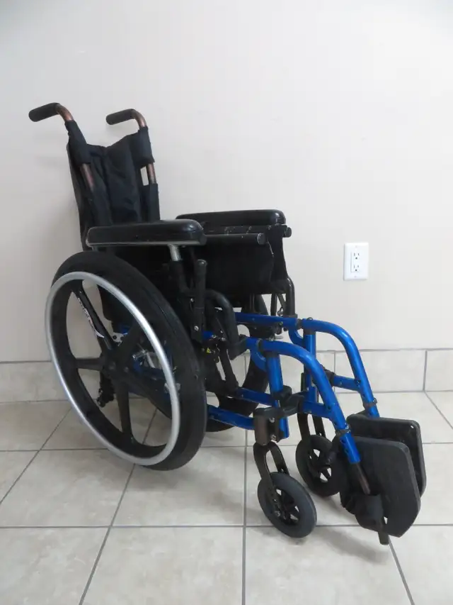 Wheelchair - Photo 2