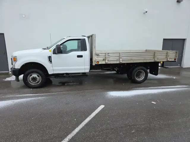 2021 Ford Super Duty F-350 DRW 4WD REGULAR CAB-12.5 FT FLAT DECK - Photo 2