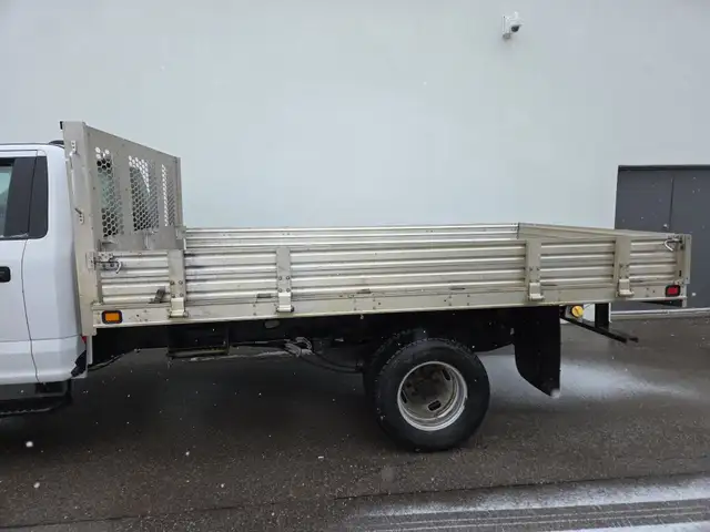 2021 Ford Super Duty F-350 DRW 4WD REGULAR CAB-12.5 FT FLAT DECK - Photo 3