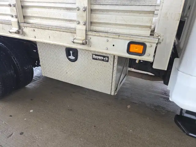 2021 Ford Super Duty F-350 DRW 4WD REGULAR CAB-12.5 FT FLAT DECK - Photo 11