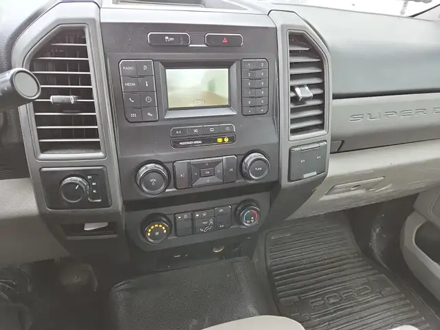 2021 Ford Super Duty F-350 DRW 4WD REGULAR CAB-12.5 FT FLAT DECK - Photo 17