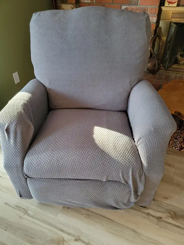 FREE Comfy Furniture! - Photo 2