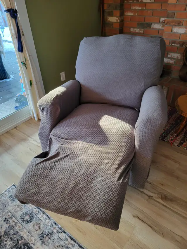 FREE Comfy Furniture! - Photo 3