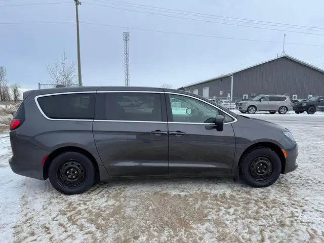 2017 Chrysler Pacifica LX - Photo 3