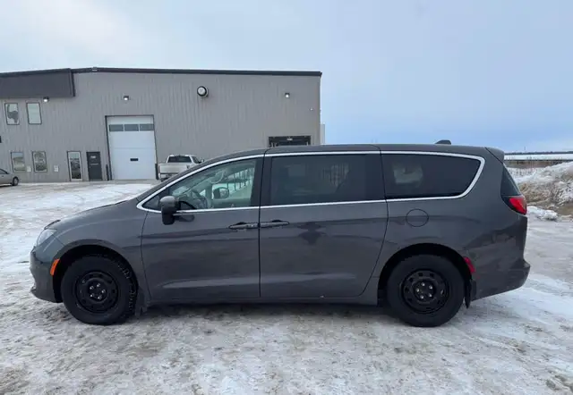 2017 Chrysler Pacifica LX - Photo 7
