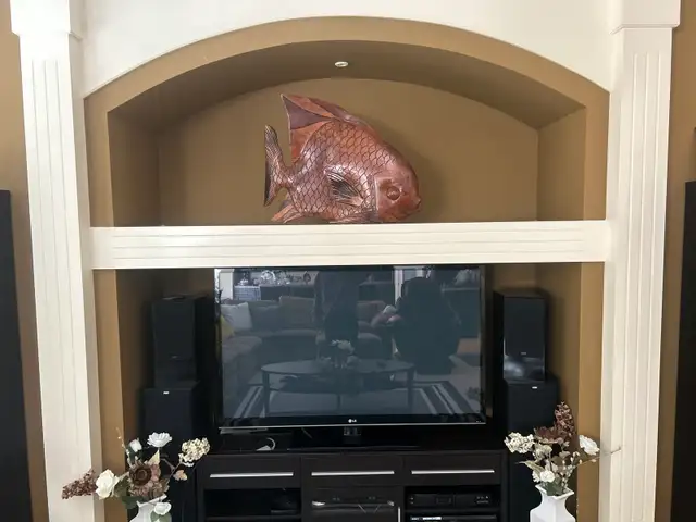 large Wooden Fish Carving - Photo 2