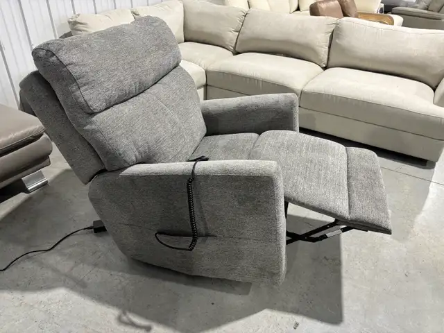 Stearns & Foster power lift chair - Photo 3