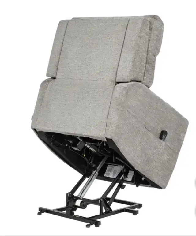 Stearns & Foster power lift chair - Photo 4