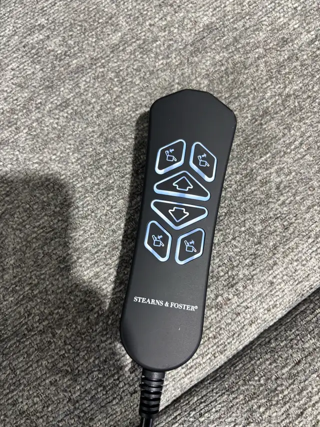 Stearns & Foster power lift chair - Photo 6