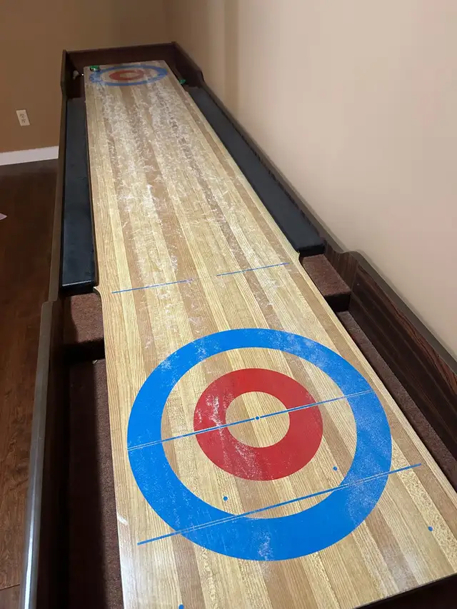 Shuffle board table