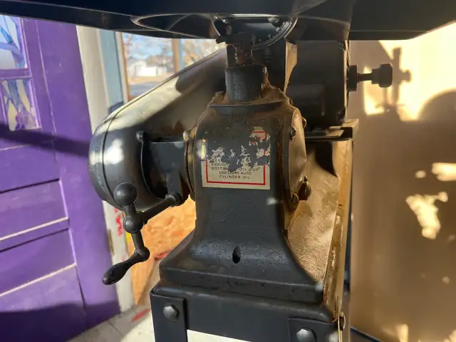 Large Scroll Saw - Photo 5