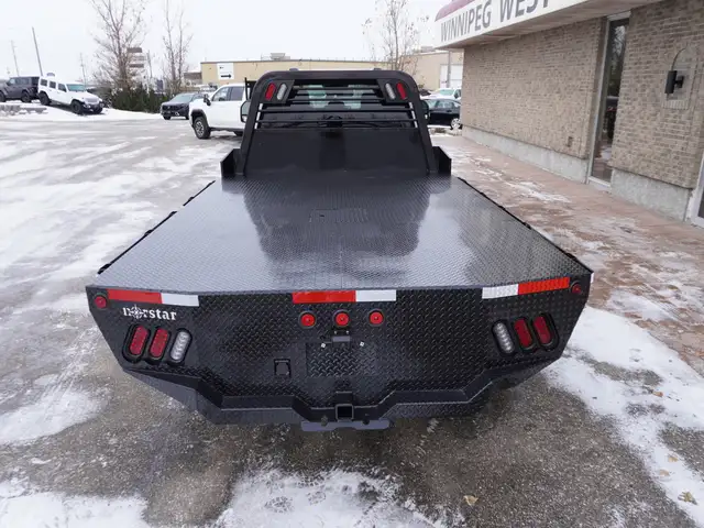 2023 Ford Super Duty F-550 DRW XLT 4WD VERY LOW KMS STILL AS NEW - Photo 3