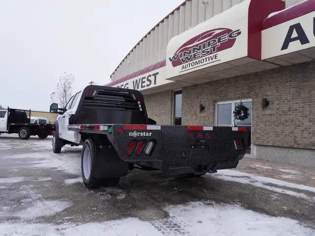 2023 Ford Super Duty F-550 DRW XLT 4WD VERY LOW KMS STILL AS NEW - Photo 5