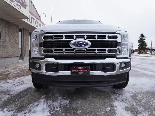 2023 Ford Super Duty F-550 DRW XLT 4WD VERY LOW KMS STILL AS NEW - Photo 11
