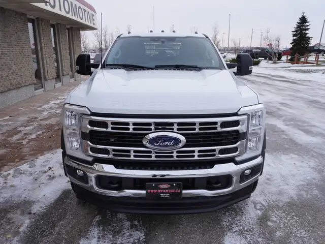 2023 Ford Super Duty F-550 DRW XLT 4WD VERY LOW KMS STILL AS NEW - Photo 12